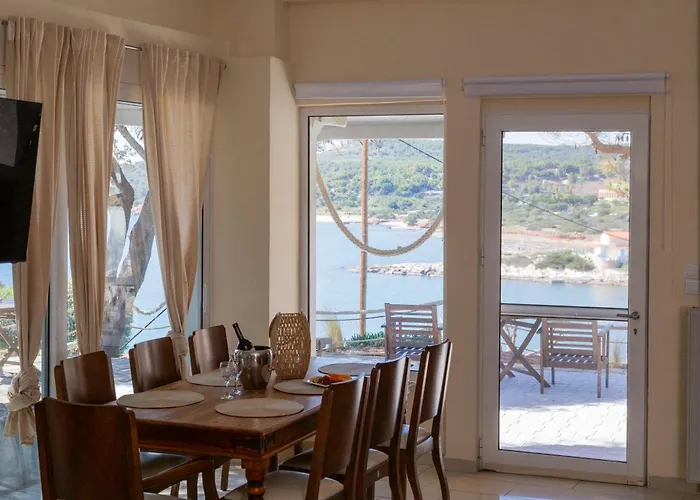 Poseidon Apartments And Villas By The Sea