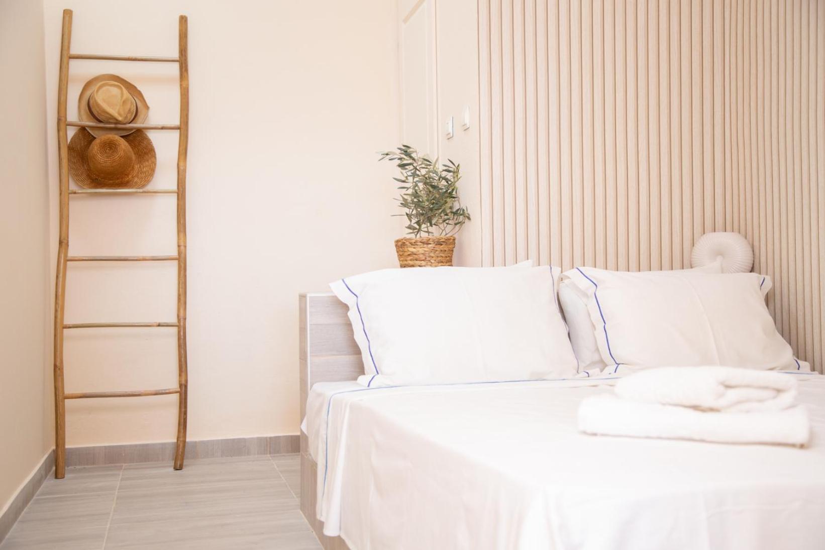 Hotel Poseidon And By The Sea 3*